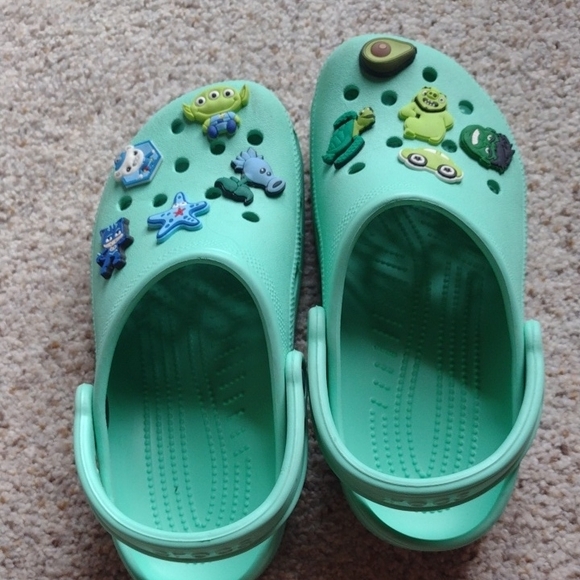 Women's Crocs Mint Green Clogs with Jibits - Picture 3 of 7